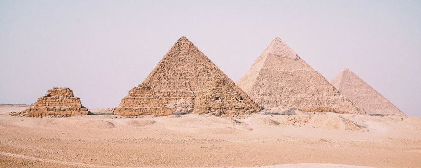 Foto de las pirámides de Giza, por Leonardo Ramos, CC0