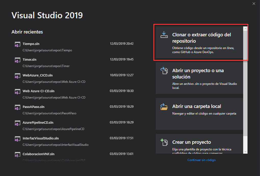 La imagen muestra el nuevo menú de Visual Studio 2019 y señala la opción de clonar un repositorio online